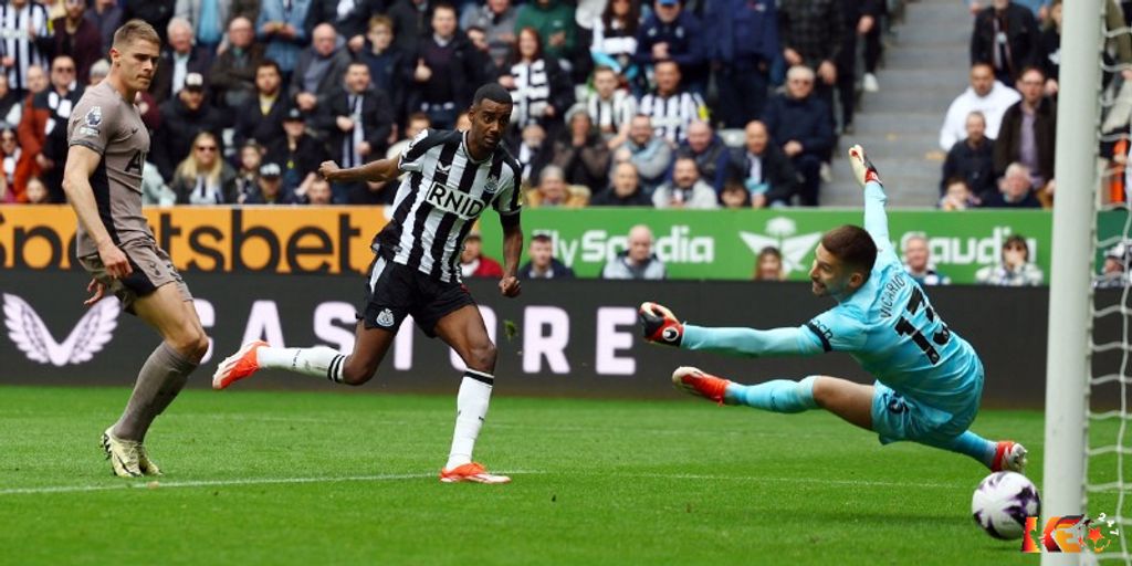 Isak là người ấn định tỷ số cuối cùng cho Newcastle  | Keolive247